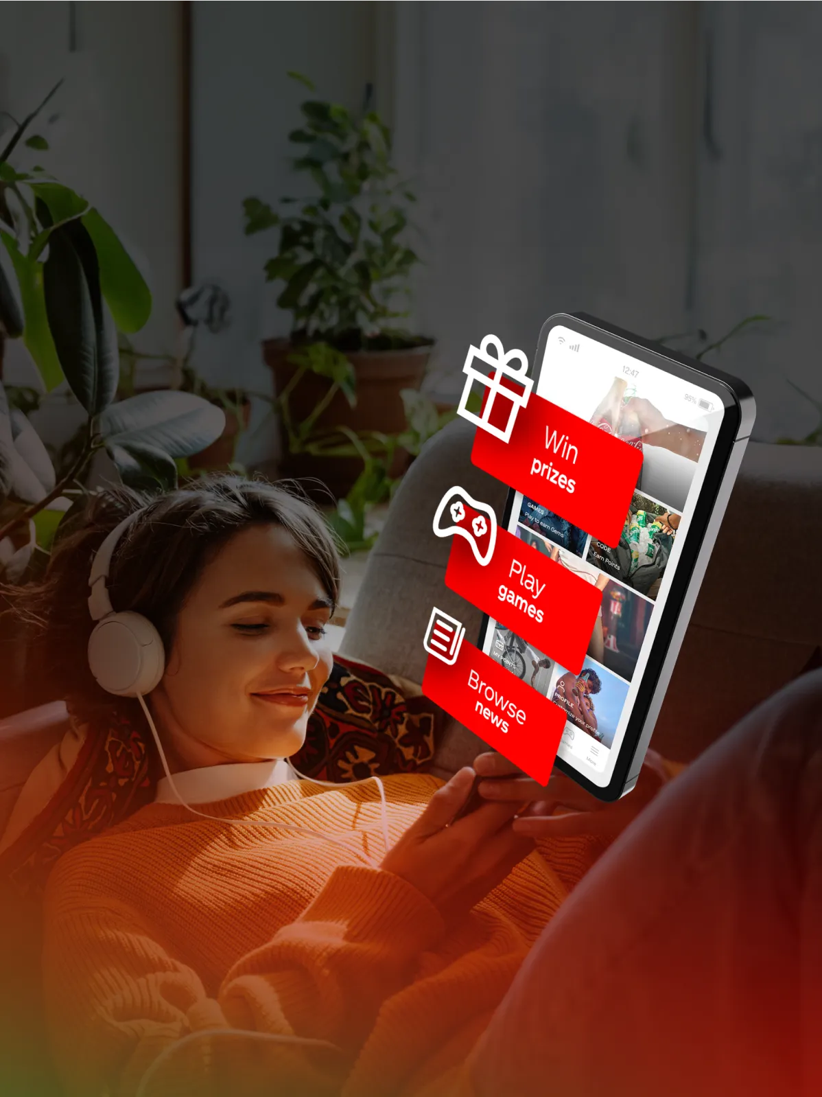 Een afbeelding van een vrouw met koptelefoon die ontspannen op een bank ligt en een smartphone gebruikt. Een telefoonscherm wordt vergroot afgebeeld. Hierop wordt de app van coca-cola getoond. Er zweven teksten en iconen naast die tonen dat je prijzen kunt winnen, games kunt spelen en nieuws kunt volgen. Over de afbeelding zit een filter met een donkere gloed in het groen en rood.